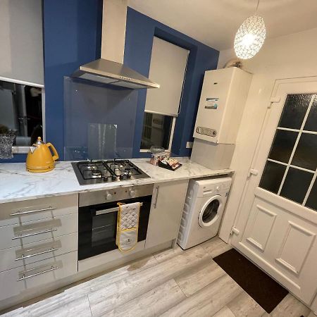Apartamento Hla Holytown Mossend Exterior foto