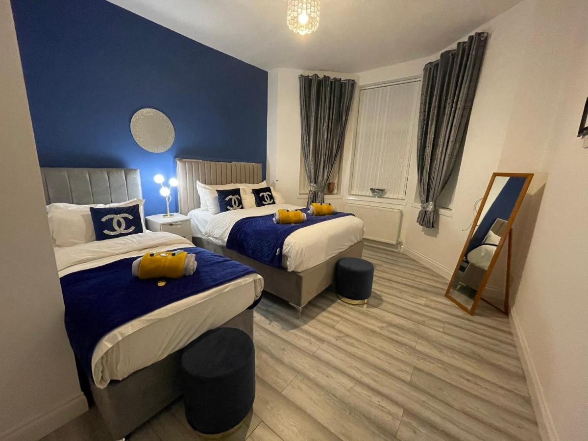 Apartamento Hla Holytown Mossend Exterior foto