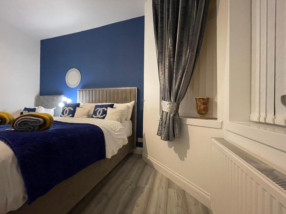 Apartamento Hla Holytown Mossend Exterior foto