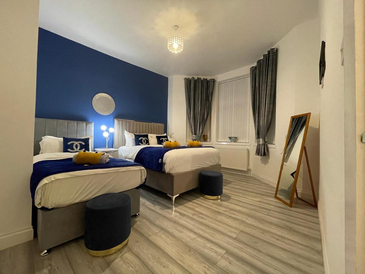 Apartamento Hla Holytown Mossend Exterior foto