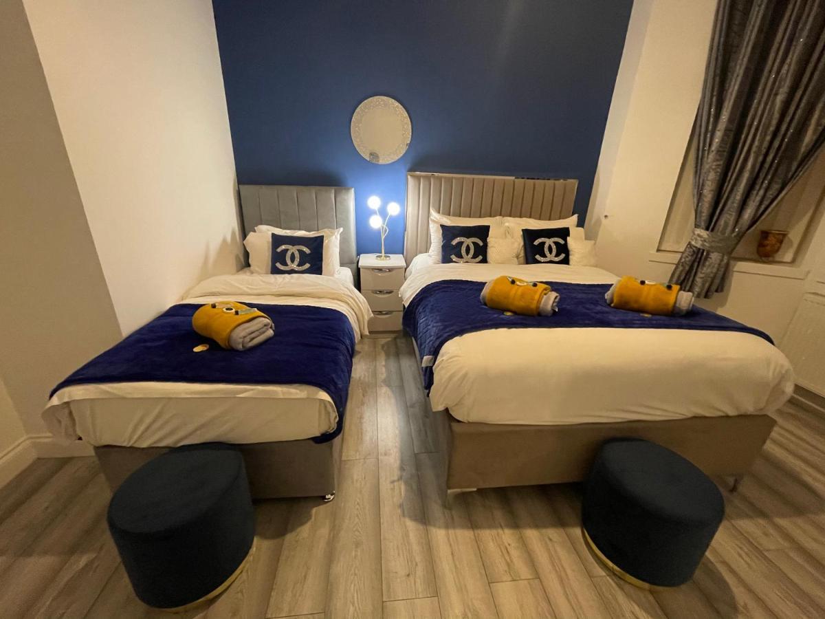 Apartamento Hla Holytown Mossend Exterior foto