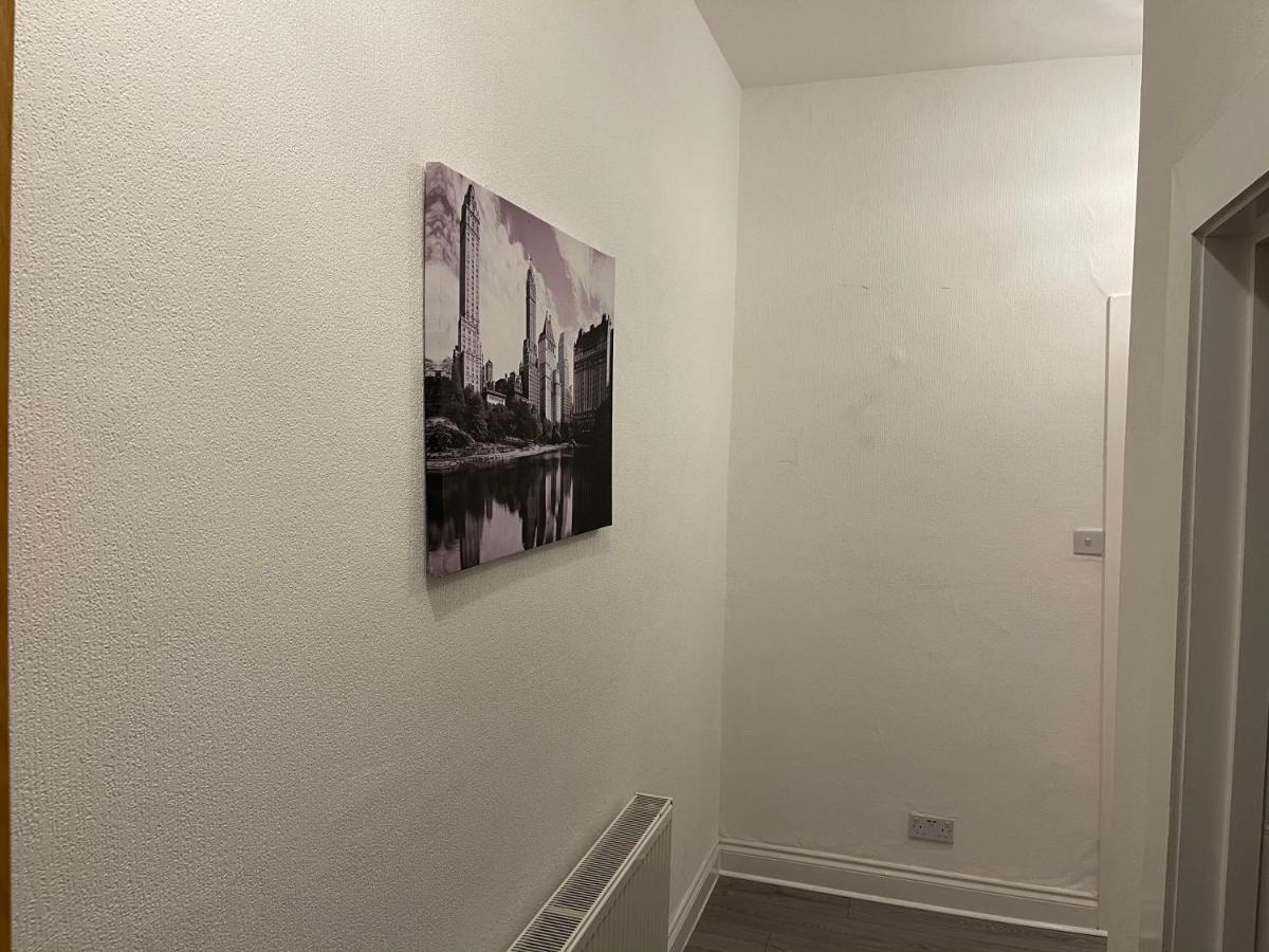 Apartamento Hla Holytown Mossend Exterior foto
