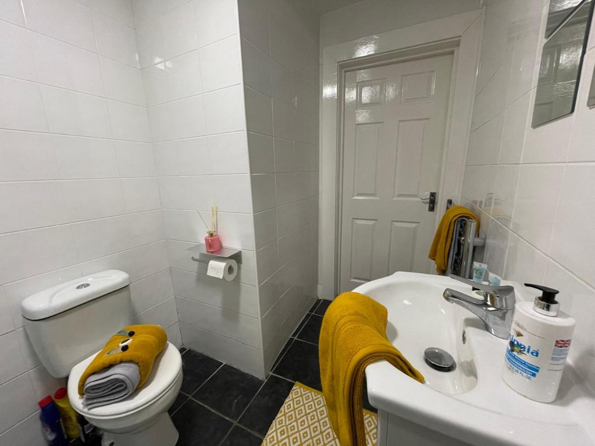Apartamento Hla Holytown Mossend Exterior foto