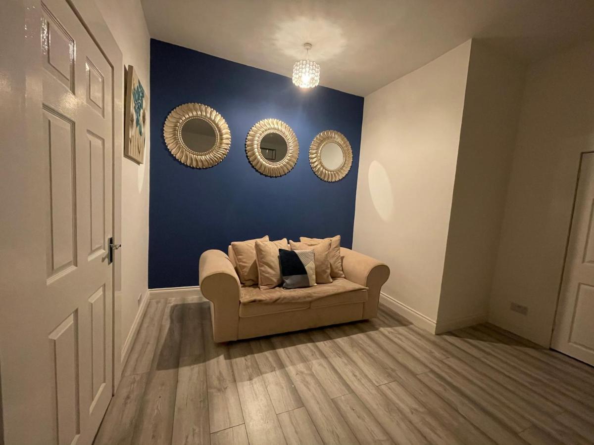 Apartamento Hla Holytown Mossend Exterior foto