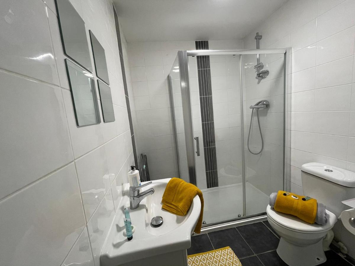 Apartamento Hla Holytown Mossend Exterior foto