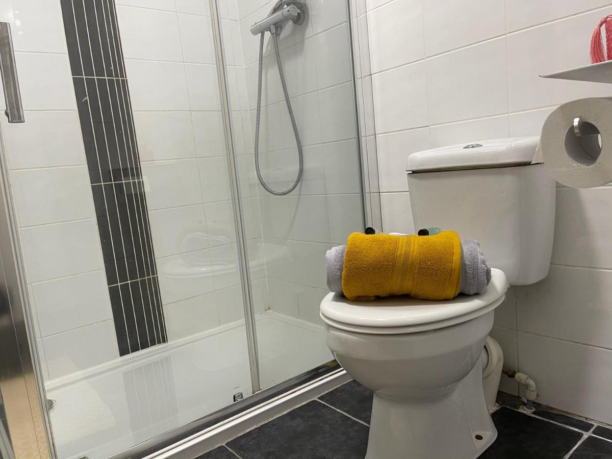 Apartamento Hla Holytown Mossend Exterior foto