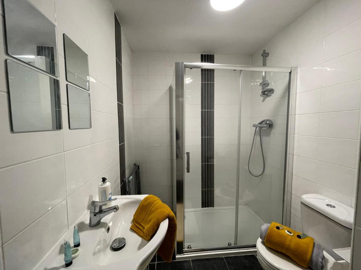 Apartamento Hla Holytown Mossend Exterior foto