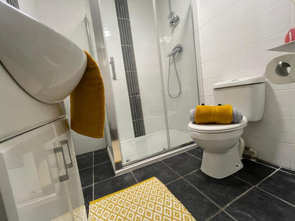 Apartamento Hla Holytown Mossend Exterior foto