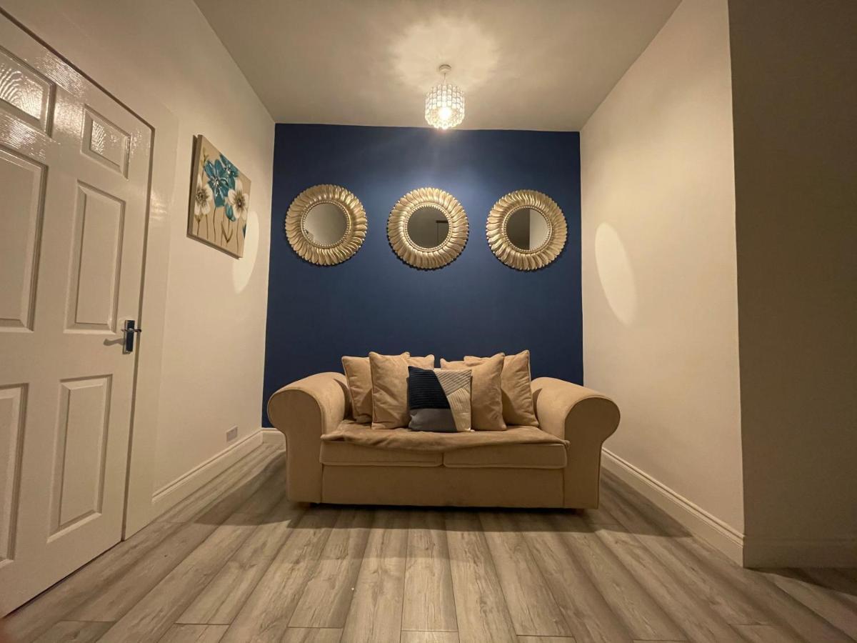 Apartamento Hla Holytown Mossend Exterior foto