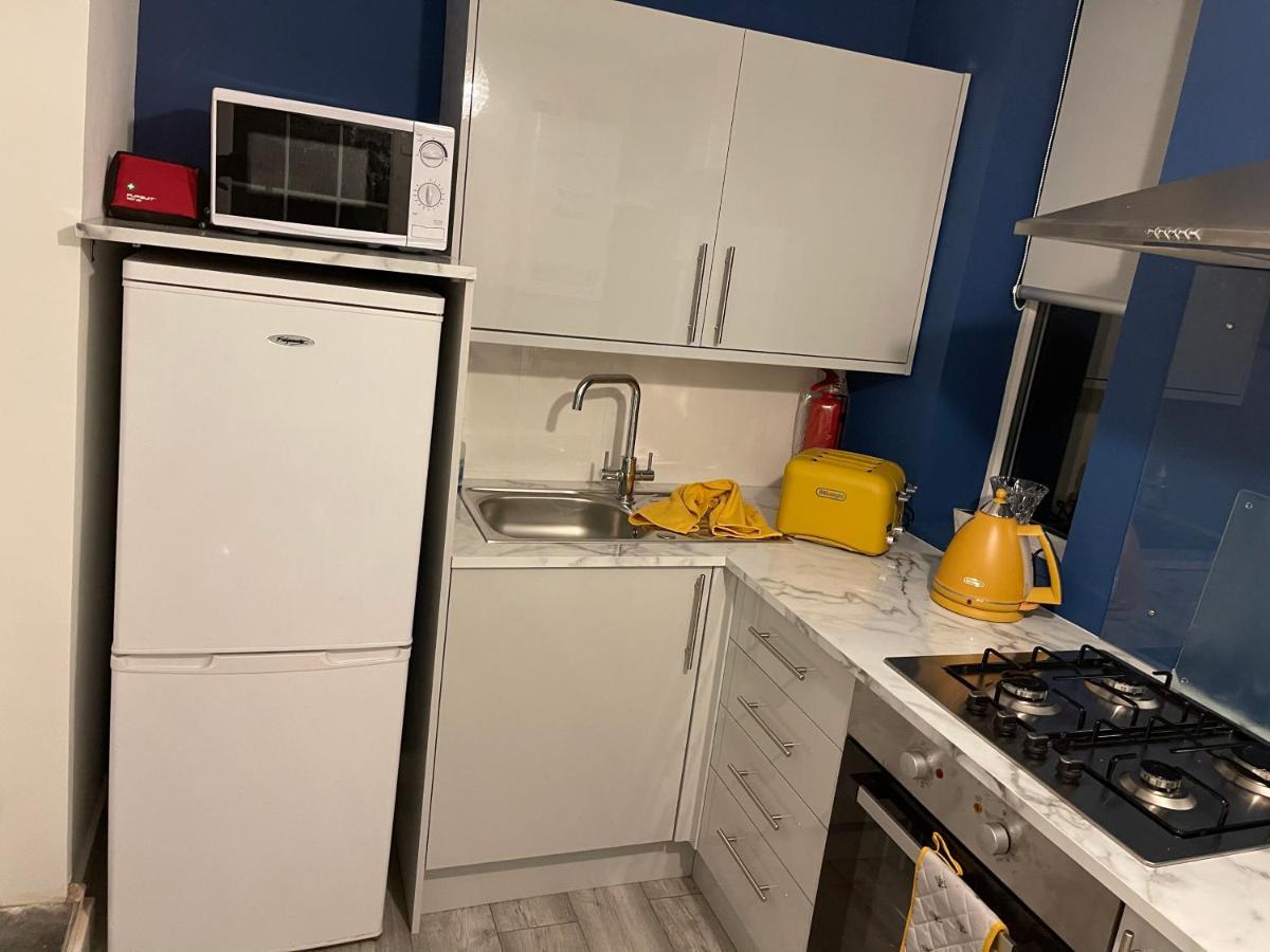 Apartamento Hla Holytown Mossend Exterior foto