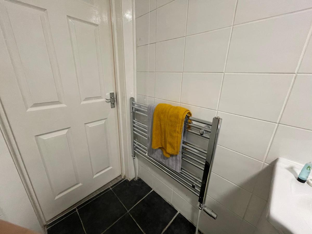 Apartamento Hla Holytown Mossend Exterior foto