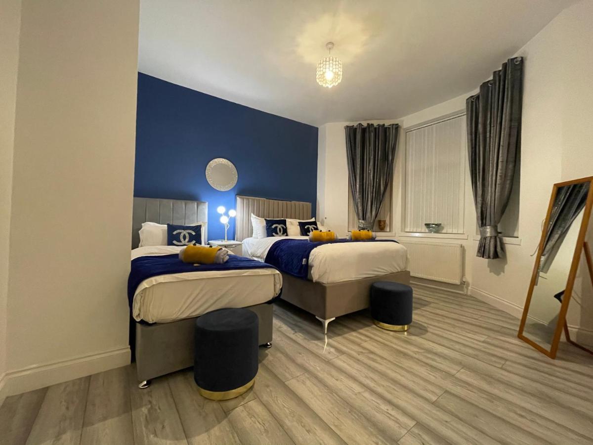 Apartamento Hla Holytown Mossend Exterior foto