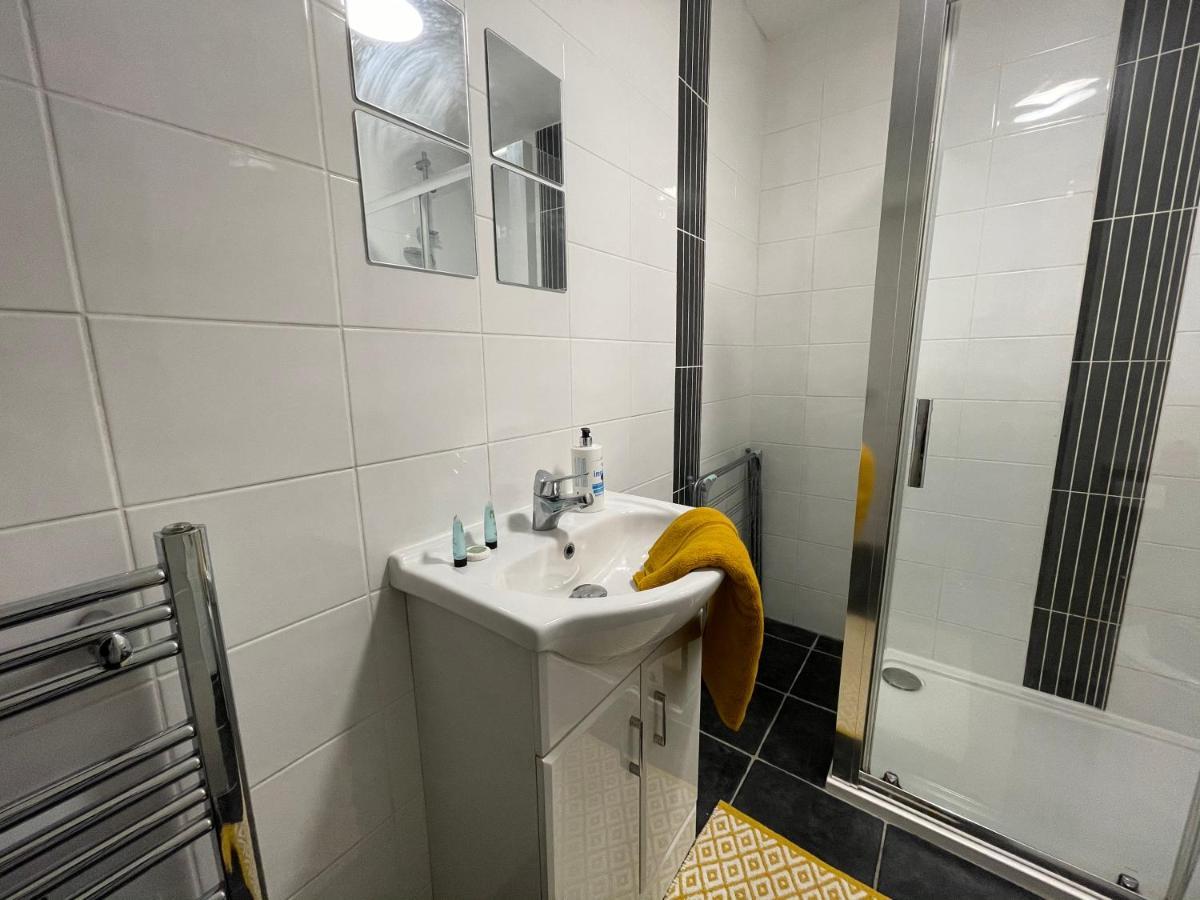 Apartamento Hla Holytown Mossend Exterior foto