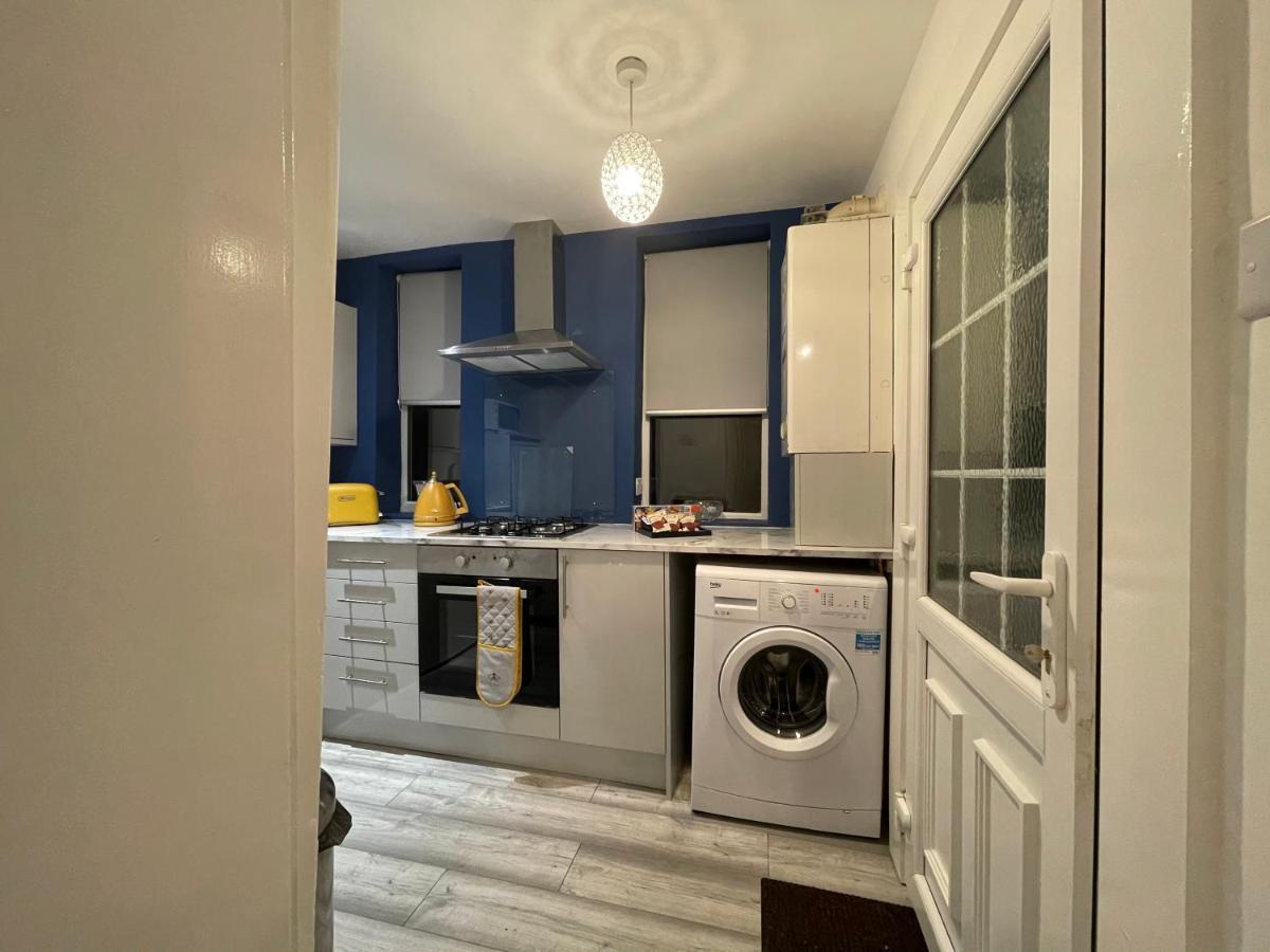 Apartamento Hla Holytown Mossend Exterior foto