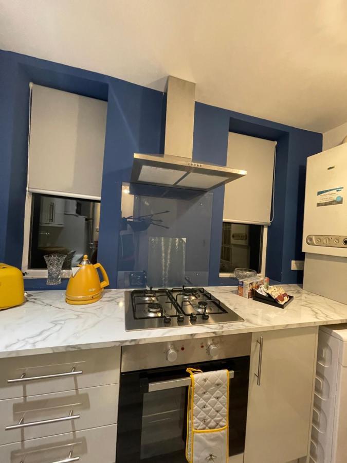 Apartamento Hla Holytown Mossend Exterior foto