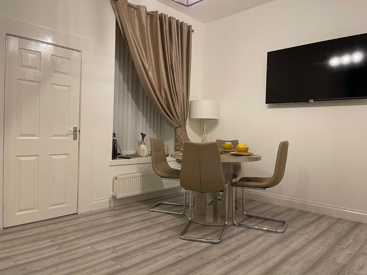 Apartamento Hla Holytown Mossend Exterior foto