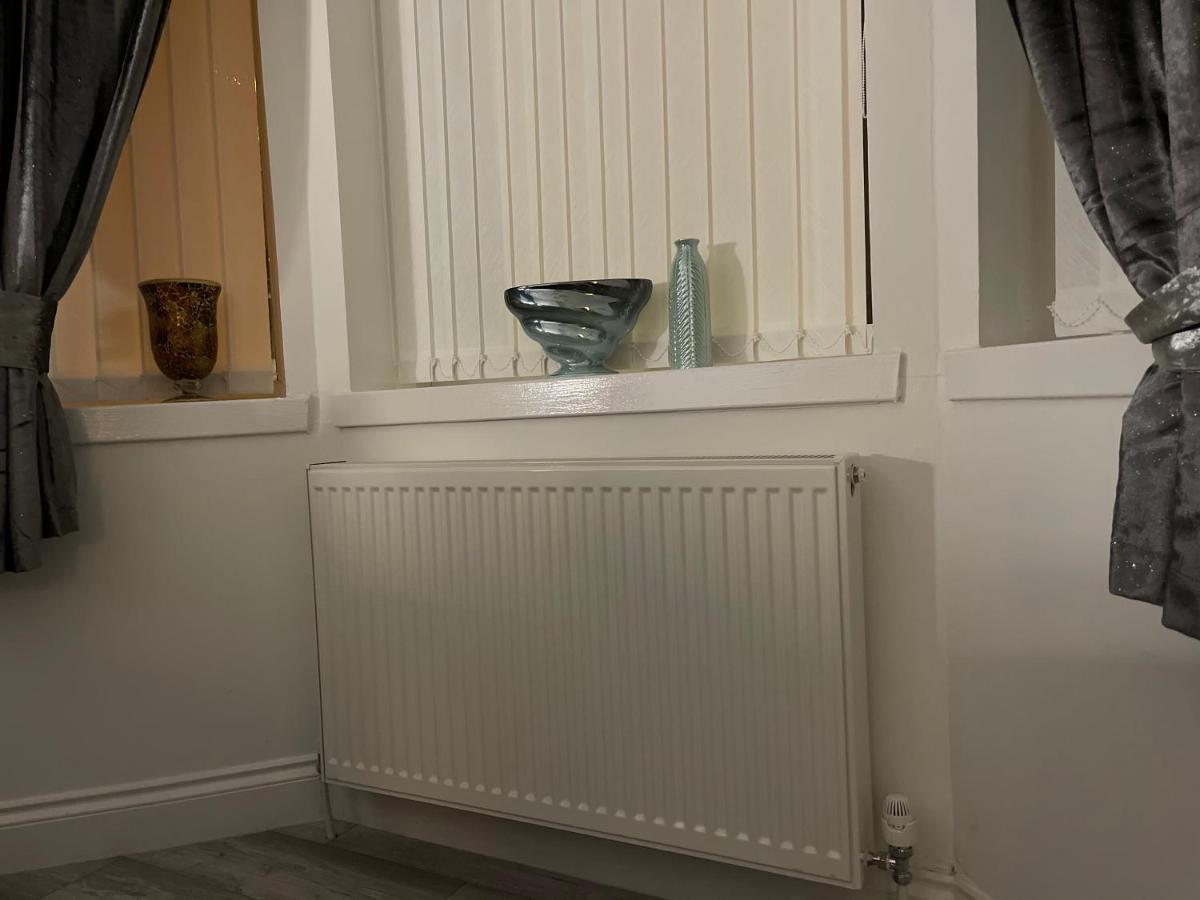 Apartamento Hla Holytown Mossend Exterior foto
