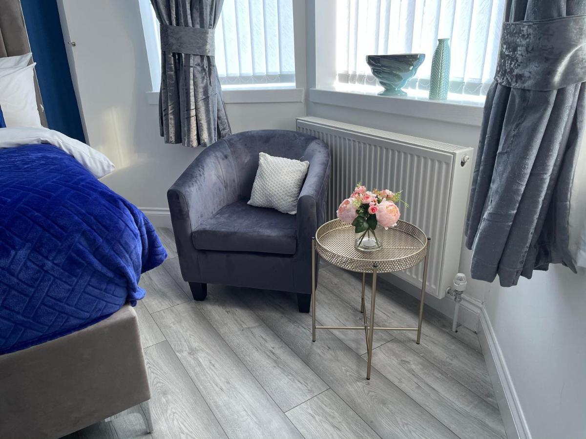 Apartamento Hla Holytown Mossend Exterior foto